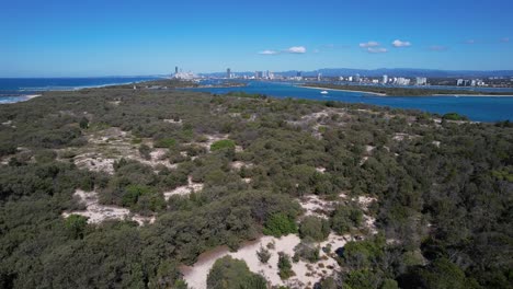 isla de south stradbroke - el espit - southport - costa de oro - qld - queensland - australia - deslizamiento a la izquierda panorámica aérea