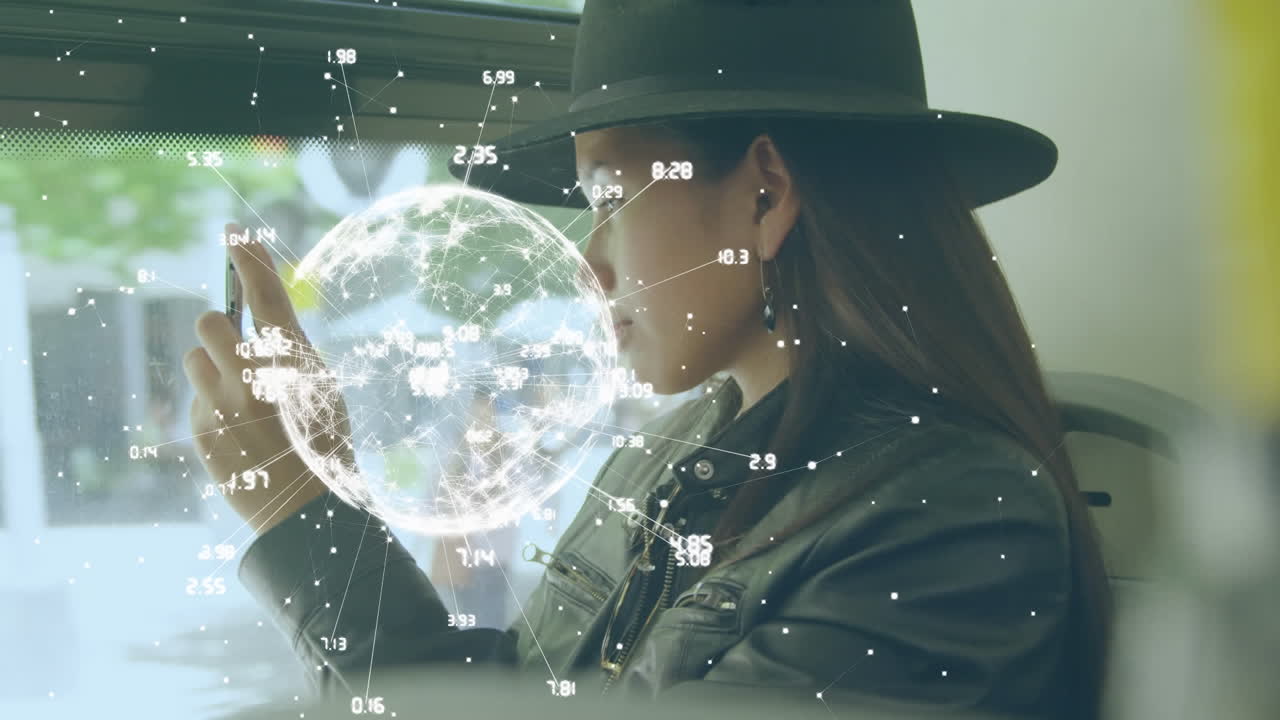 animación del globo y procesamiento de datos sobre una mujer biracial usando un teléfono inteligente