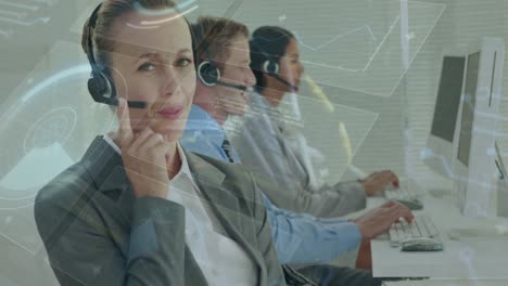 animación del procesamiento de datos financieros sobre diversas personas de negocios que usan auriculares telefónicos