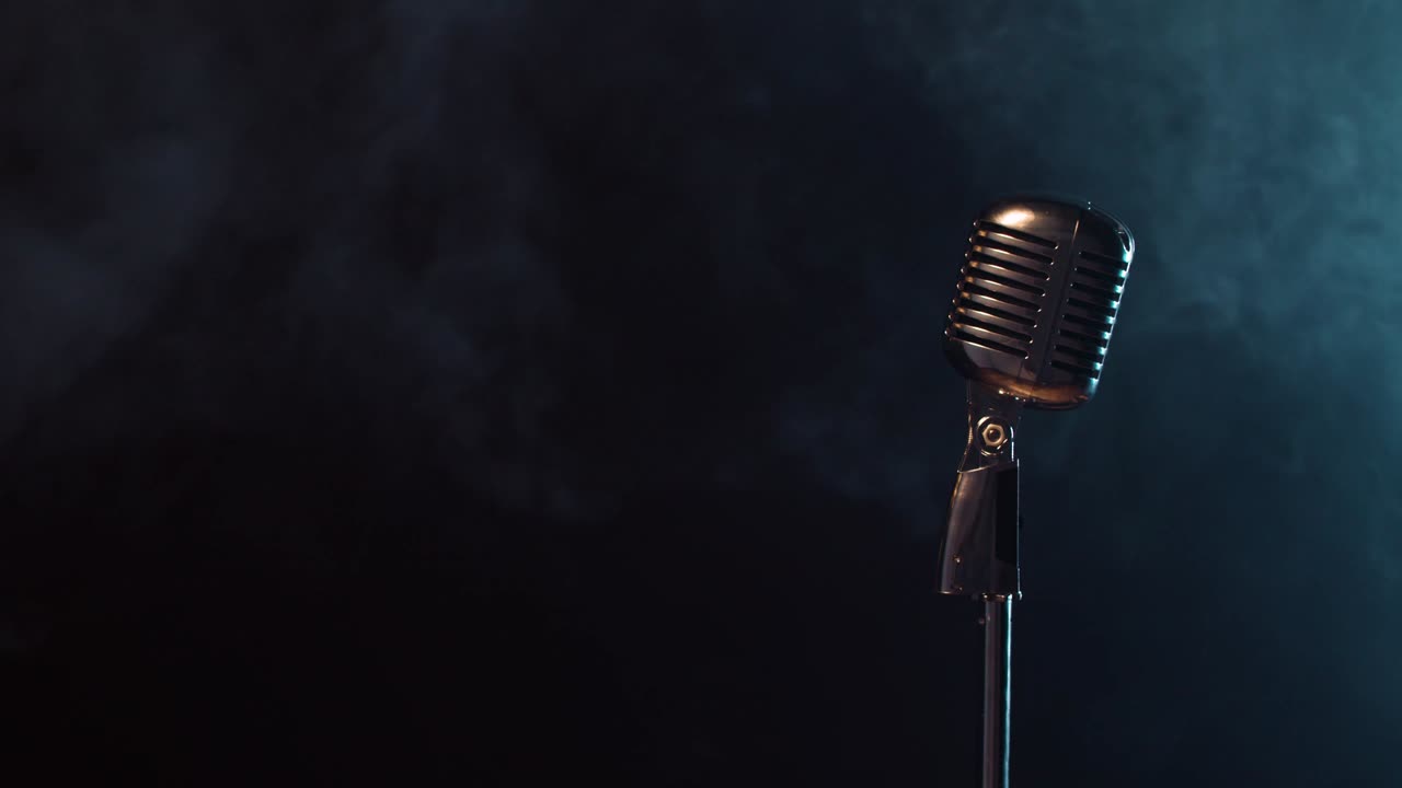 un clásico micrófono brillante