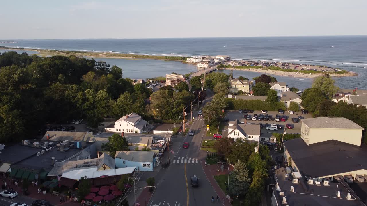 Vista aerea di Ogunquit, Maine, USA, città balneare turistica con splendida spiaggia oceanica, destinazione di viaggio e vacanza sulla costa atlantica degli Stati Uniti