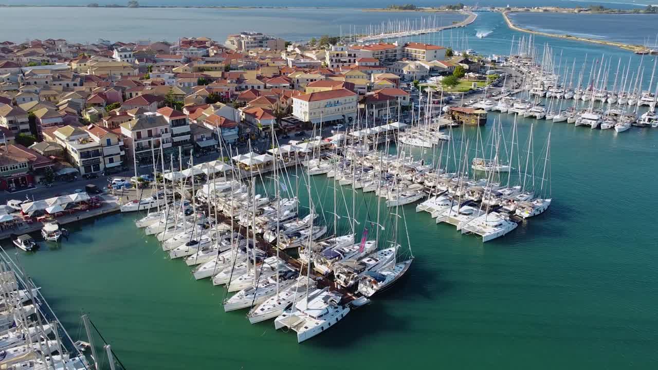 레프카다를 가로지르는 순환 비행