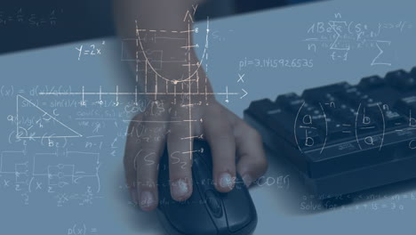 animación de ecuaciones matemáticas sobre un niño biracial usando una computadora