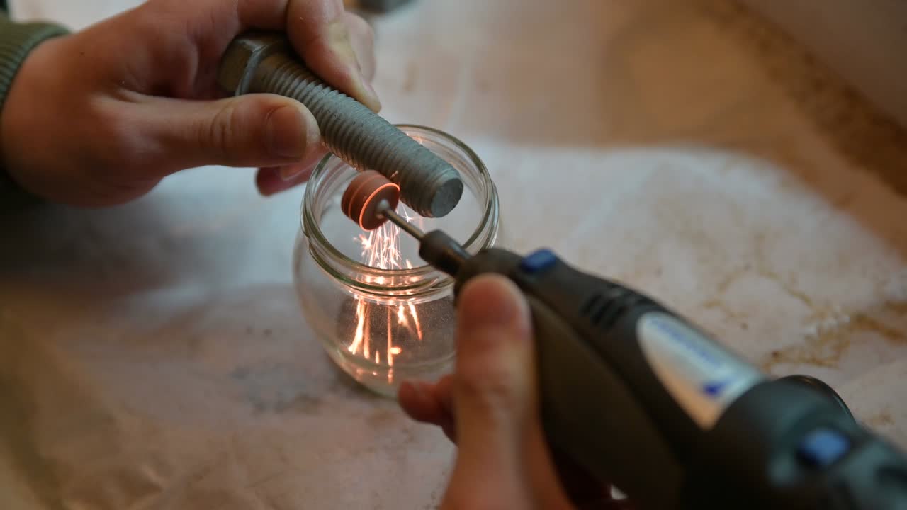 imágenes donde una pequeña rueda de molienda