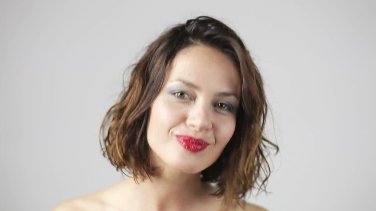 mujer joven auriculares 04