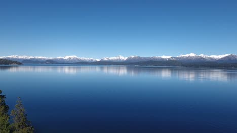 antenas de los andes y belleza escénica natural del lago nahuel huapi bariloche argentina