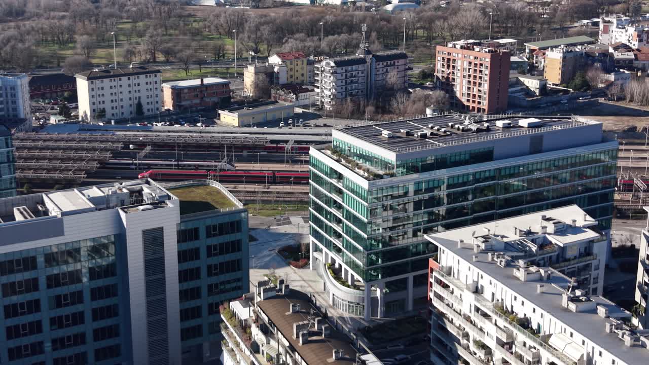 Vista aérea de edificios de oficinas modernos en el distrito financiero de una ciudad europea