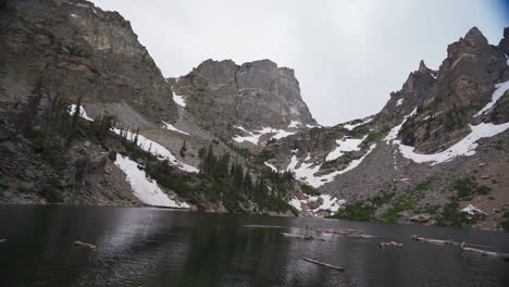 Treibholz-In-Zeitlupe-Am-Hallett-Peak