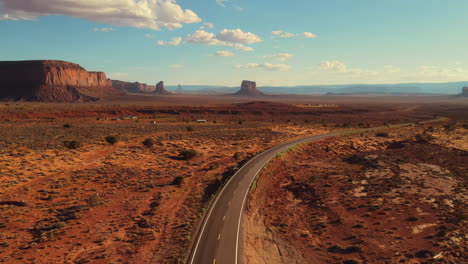 unvergesslicher drohnenflug über monument valley