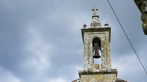 Glockenturm-Von-San-Bartolomeu-De-Bresmaus,-Spanien