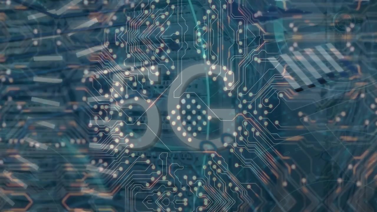 Geanimeerd 5G-symbool boven digitale printplaatachtergrond