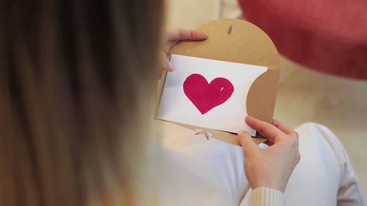 앉아 있는 여자 의 위상