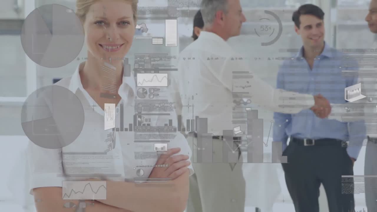 사무실에서 다양한 사업가들에 대한 금융 데이터 처리의 활성화