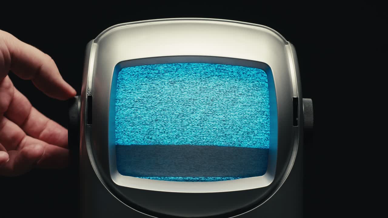 레트로 tv, 노스탈기적인 설정으로 빈티지 tv, 레트로 tv는 화면에 곡물을 표시합니다, 무서운 할로윈 밤 장치, 크로마 키 및 그린 스크린에 좋습니다.