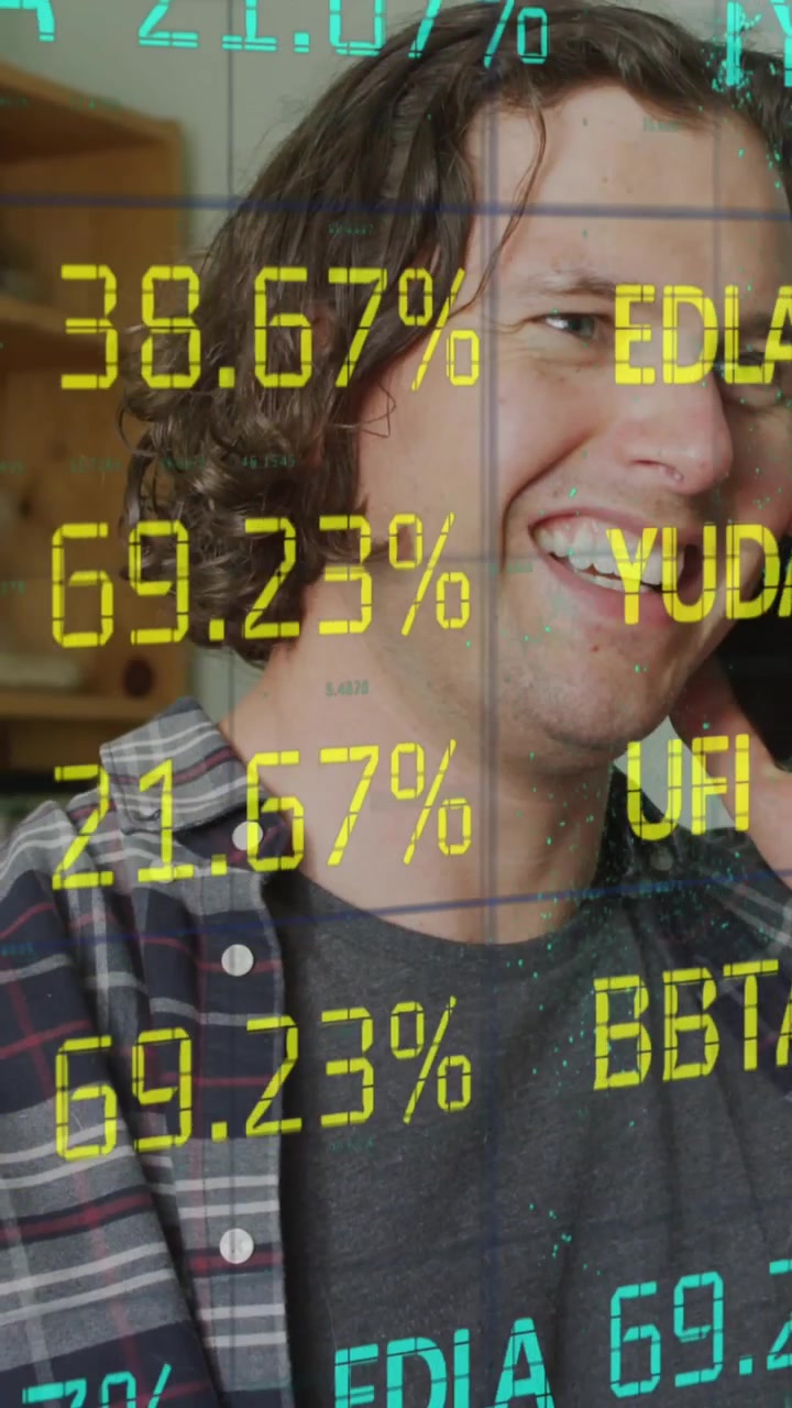 Animazione dell'elaborazione dati su un uomo caucasico che usa uno smartphone