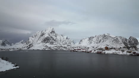 Scenic-Winter-In-Fishing-Town-Of-Reine-In-Lofoten-Islands,-Norway