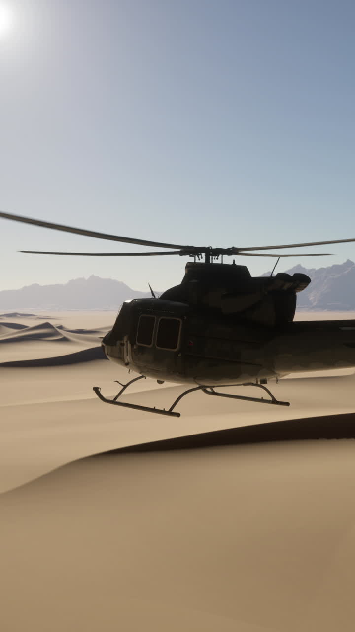 helicóptero militar volando sobre las dunas del desierto
