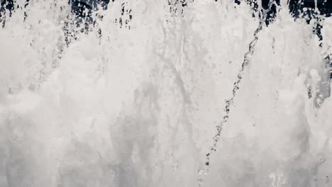 Great-fountain-in-slow-motion-close-up