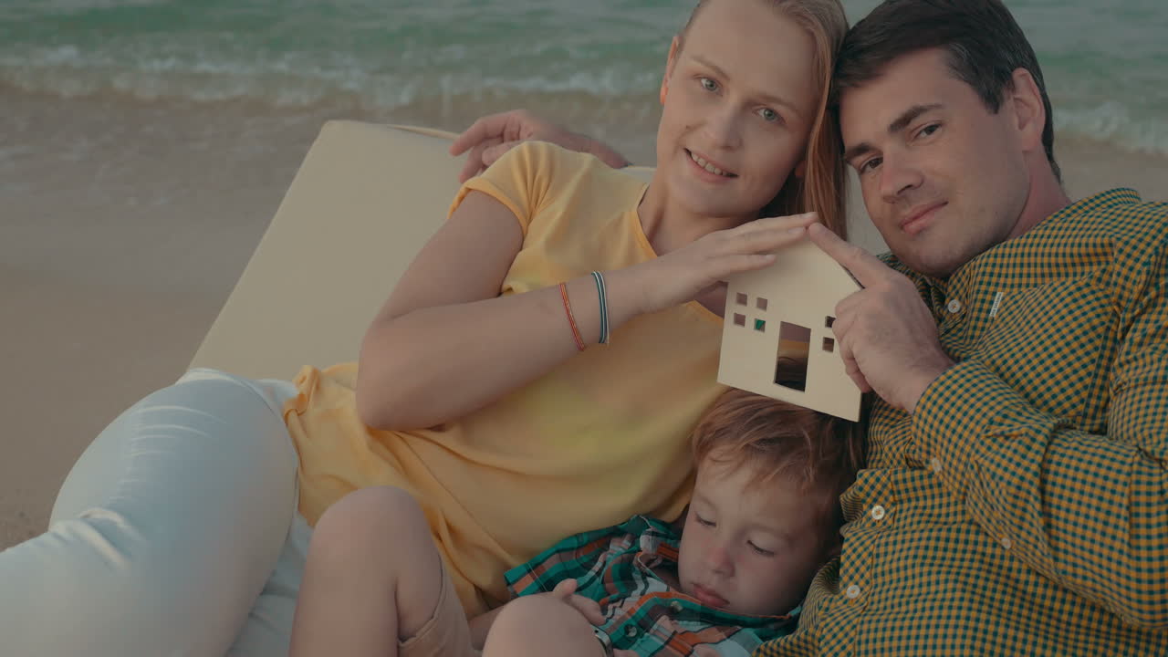 집에 대해 꿈꾸는 가족