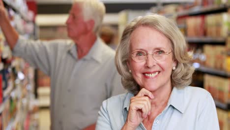 Senior-couple-in-the-supermarket