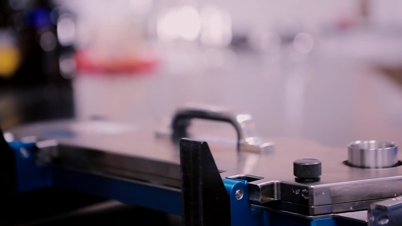 Procedura di Laboratorio con Attrezzatura