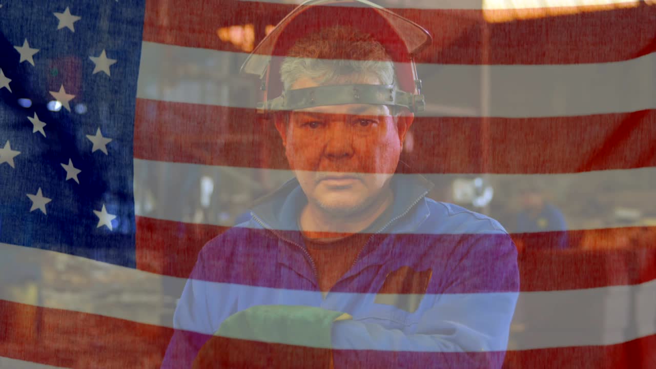 animación de la bandera estadounidense ondeando sobre el hombre en el fondo