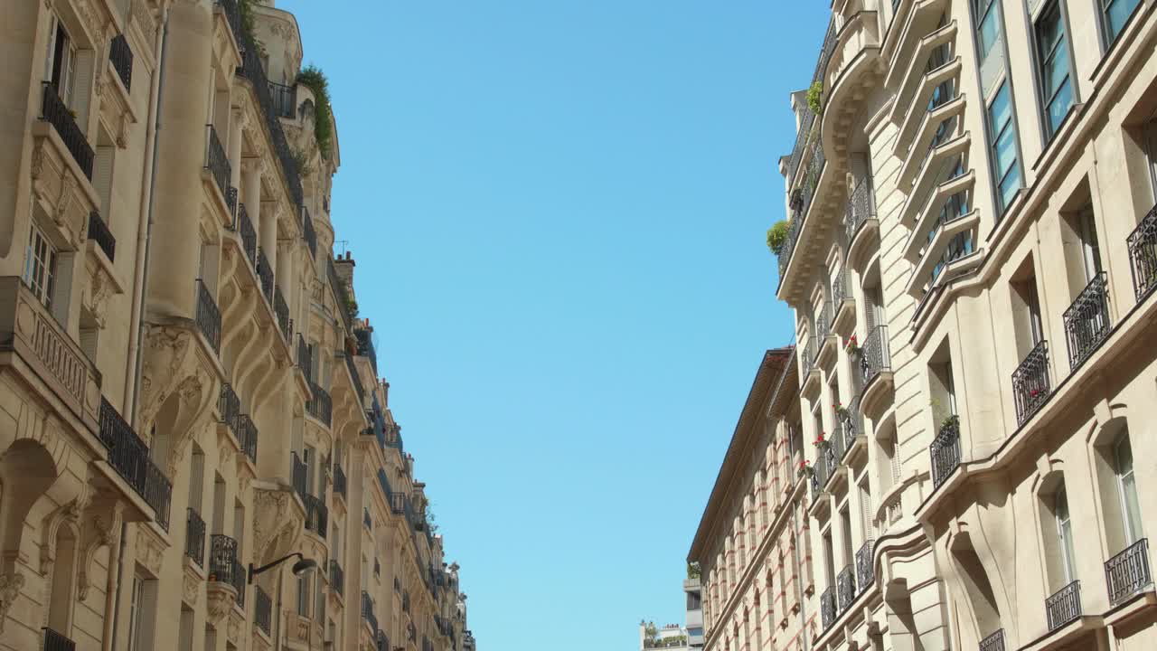 vista de arriba hacia abajo de la típica renovación de la arquitectura parisina de haussmann