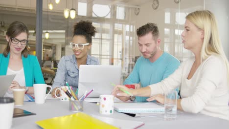 Leute,-Die-Im-Büro-Arbeiten