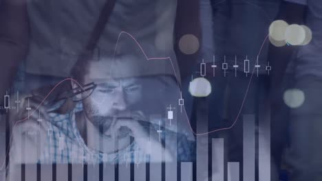 Animación-De-Estadísticas-Y-Procesamiento-De-Datos-Sobre-El-Hombre-Usando-Computadora-Y-Calle-De-La-Ciudad