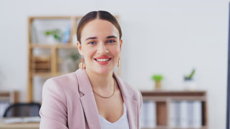 Cara,-Mujer-Feliz-Y-De-Negocios-En-La-Computadora