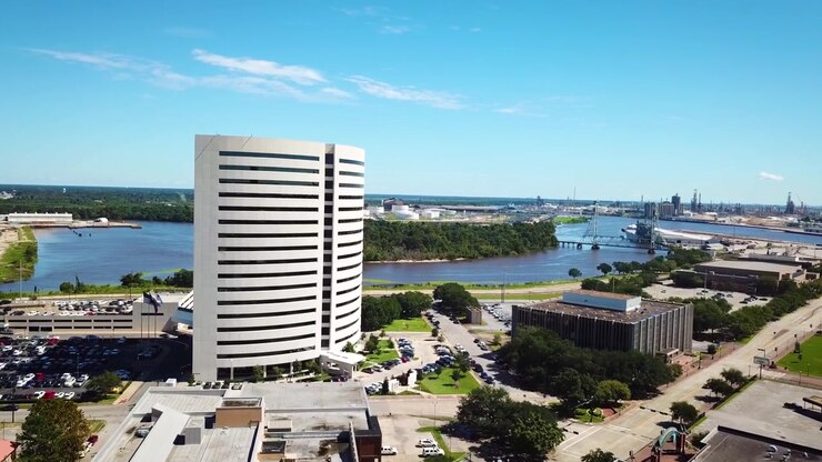 Riprese aeree con drone dell'Edison Plaza nel centro di Beaumont, Texas