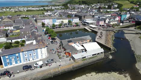 aberaeron gales ciudad costera y puerto drone pov