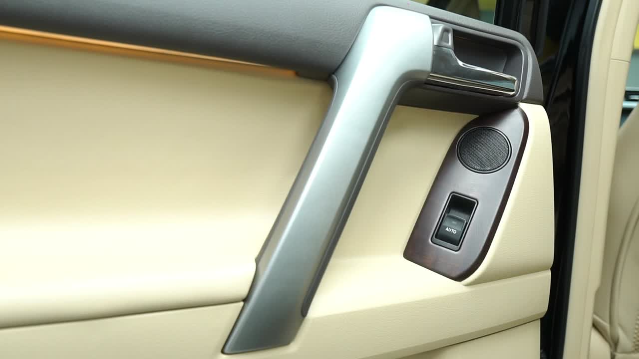 primer plano interior de toyota land cruiser prado