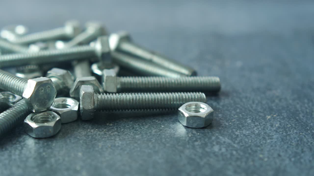 los pernos y las tuercas