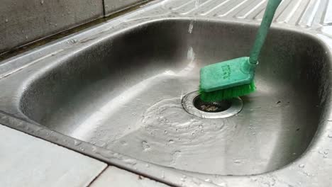 close-up-cleaning-the-dishwasher