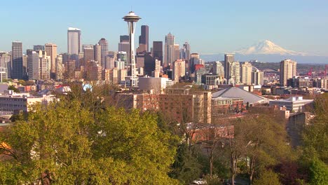 Hermosa-Toma-De-Establecimiento-De-Seattle,-Washington-En-Un-Día-Soleado