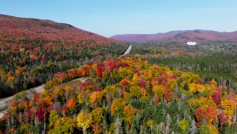 Aerial-view-of-the-fall-foliage-in-New-Hamsphire,-New-England,-East-Coast-of-the-USA