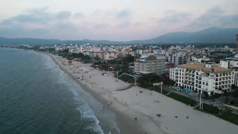 Hotels-Am-Ufer-Des-Strandes-Canasvieiras-Florianópolis-Land-Brasilien