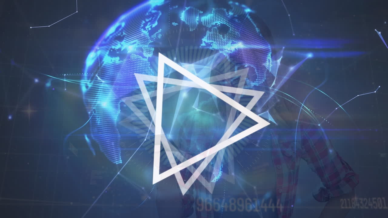 스마트폰을 사용하는 백인 여성에 대한 추상적인 삼각형 모양의 회전과 지구의 애니메이션