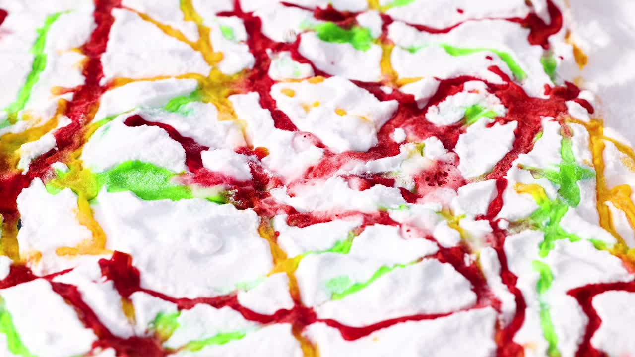 베이킹 소다와 식초와 함께 활발한 화학 반응