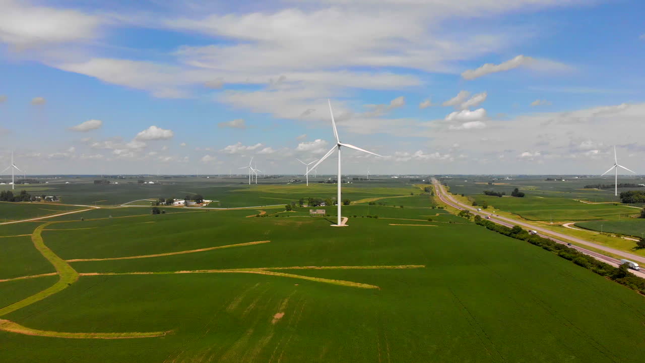 녹색 신재생 에너지를 위한 풍력 터빈의 4k 공중 영상