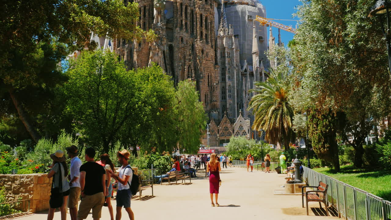 Closer To Sagrada Familia A Dynamic Video With Camera Motion The Park Is Near Walking Tourists