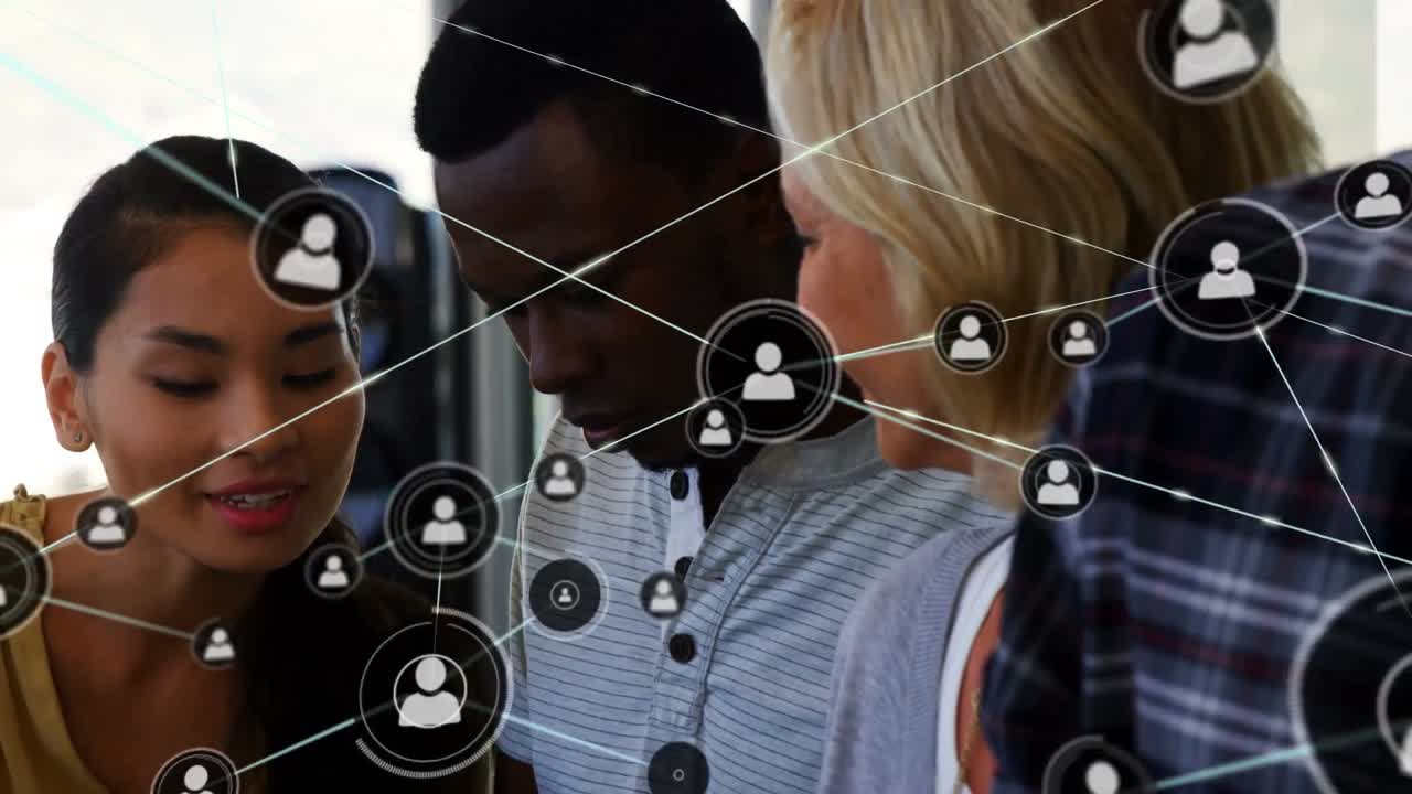 animación de la red de conexiones entre diversas personas de negocios en la oficina