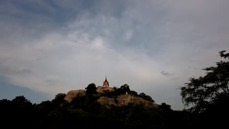 Wat-Phra-Phutthachai-Ist-Ein-Touristenziel-Für-Ausländer-Und-Thailändische-Staatsangehörige,-Die-Nach-Segnungen-Suchen