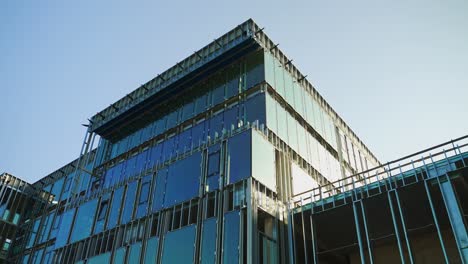 construcción de un nuevo edificio de apartamentos modernos de lujo.