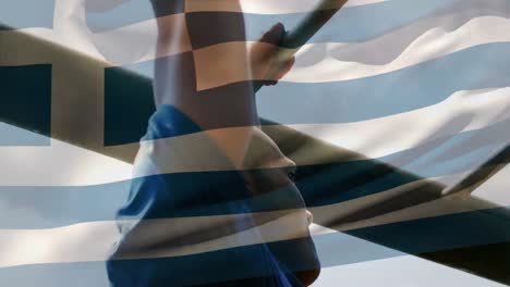 animación de la bandera de grecia, etc. sobre un hombre musculoso y fuerte haciendo flexiones.