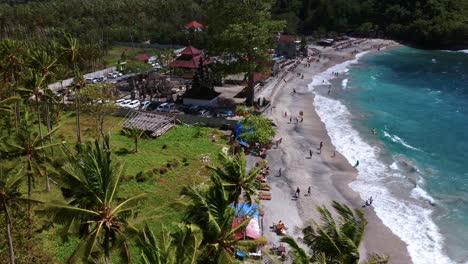 Paisaje-Tropical-De-La-Playa-De-Crystal-Bay-En-La-Isla-De-Nusa-Penida,-Bali,-Indonesia---Toma-Aérea