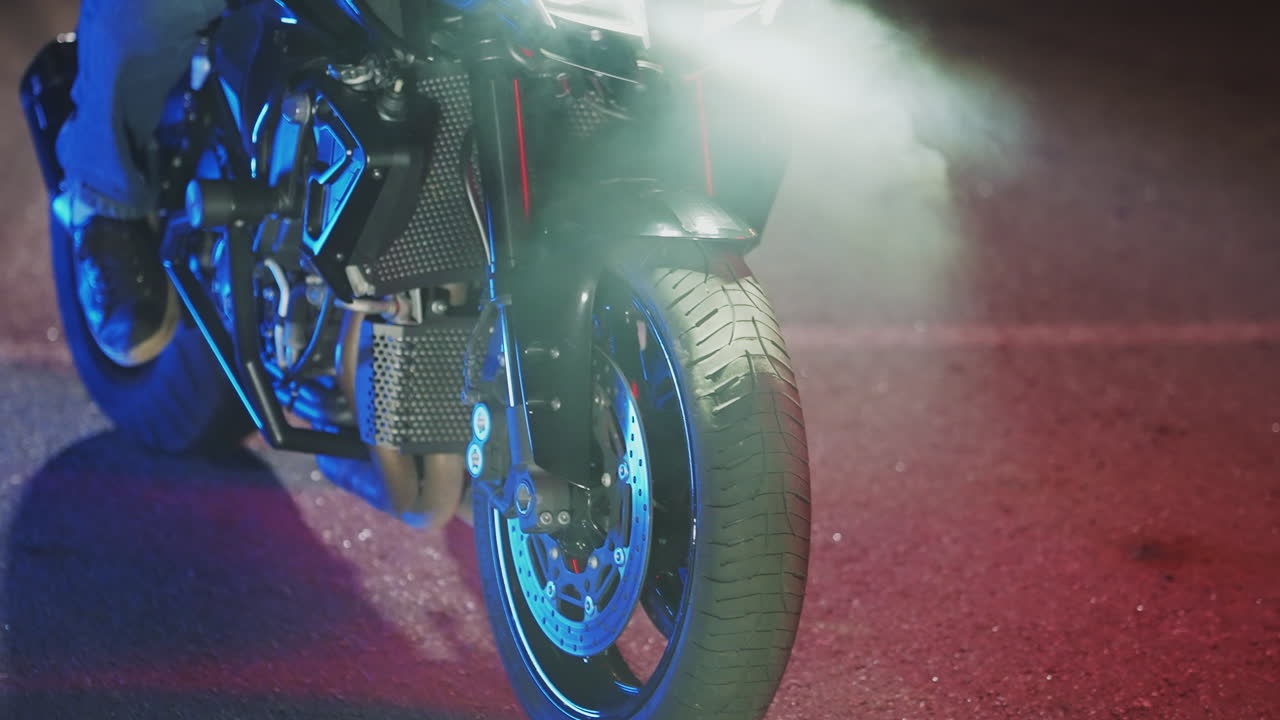 paseo nocturno en motocicleta