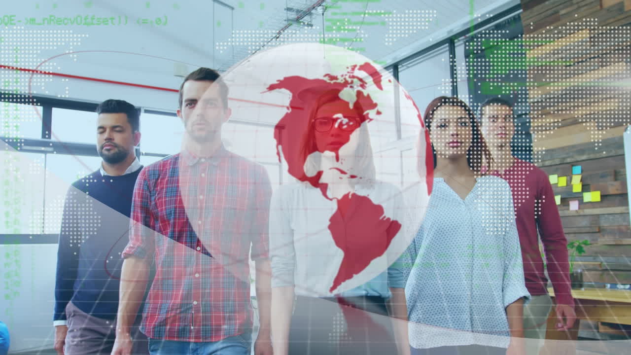 animación del globo y procesamiento de datos sobre colegas de negocios en la oficina