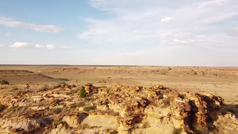 Drone-shot-of-a-bluff-in-Comanche-National-Grassland,-Colorado